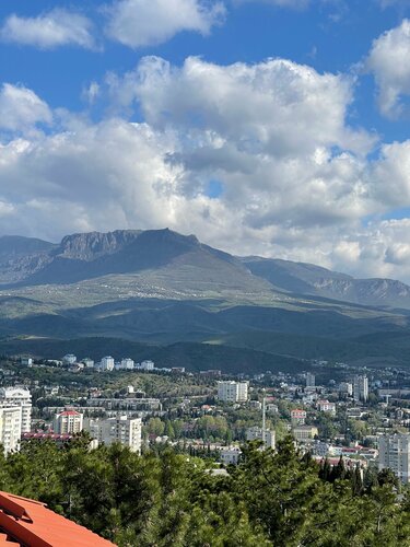 Гостиница Yellow House в Алуште