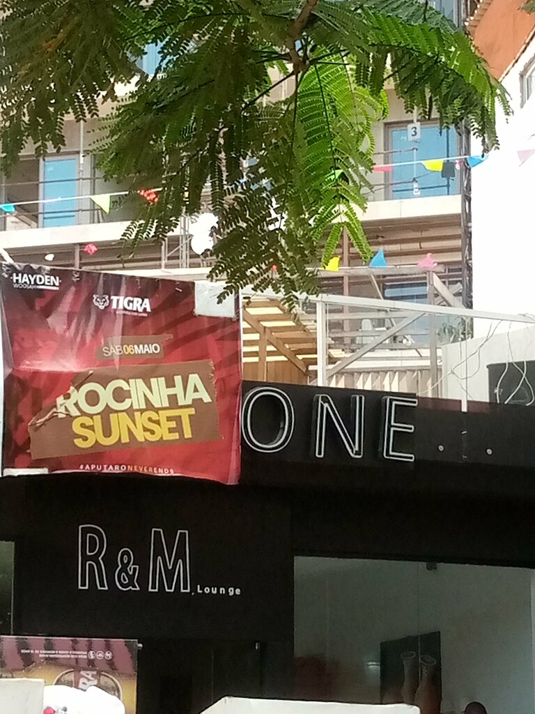 Restaurant R&m Lounge, Loanda, photo