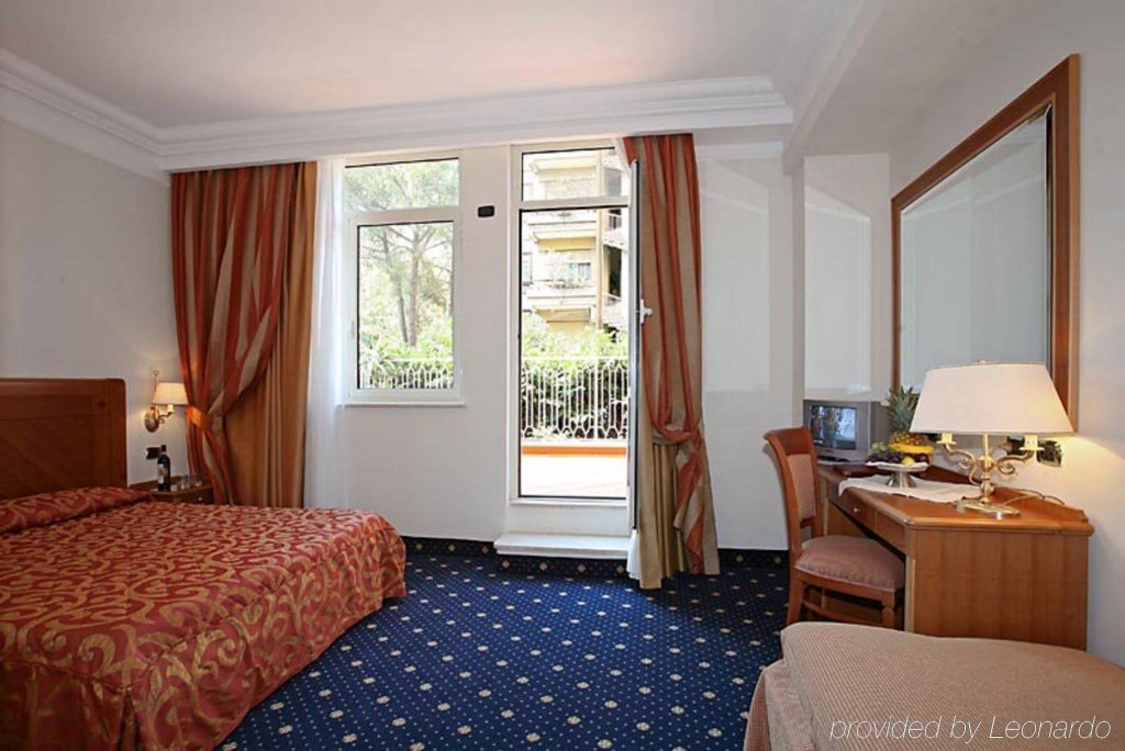 Фото Pinewood Hotel Rome