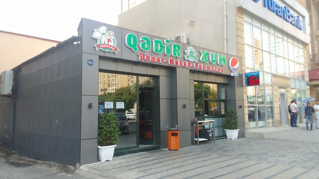 Ayaqüstü qidalanma QədirXum, Bakı, foto