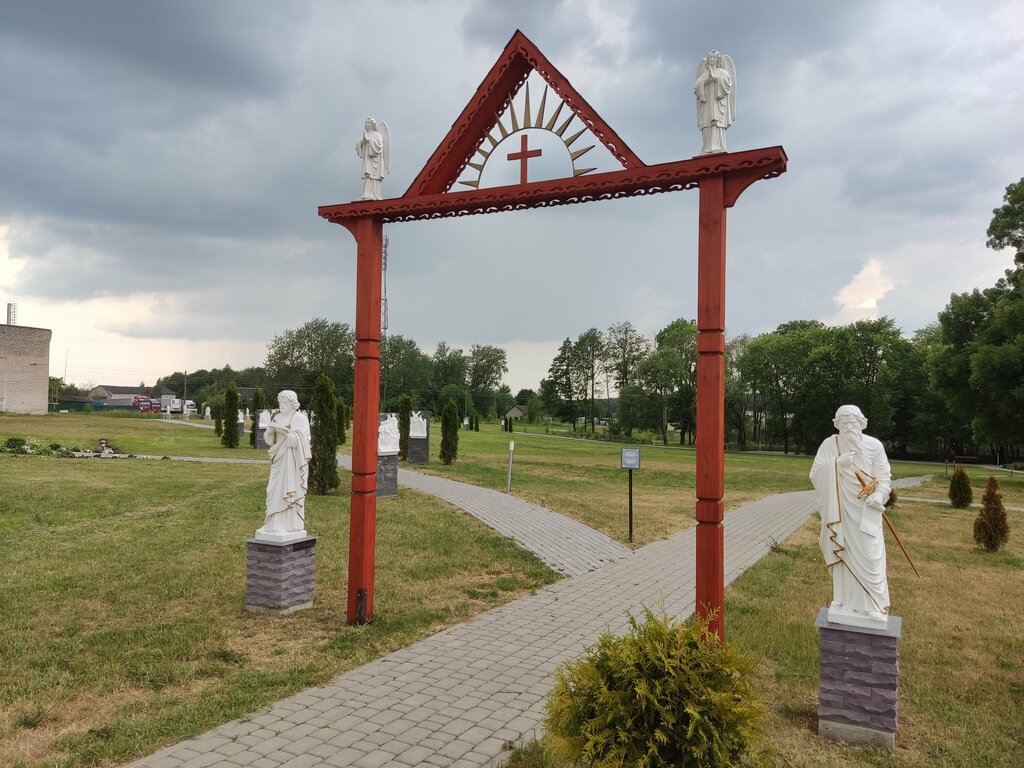 Католический храм Дыяцэзіяльны Санктуарый Маці Божай у Тракелях, Гродненская область, фото