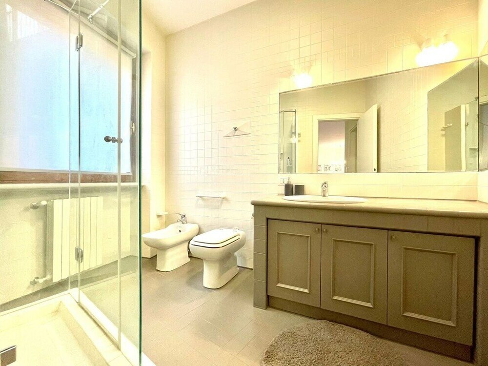 Фото Large modern 2-storey house in the heart of Verona