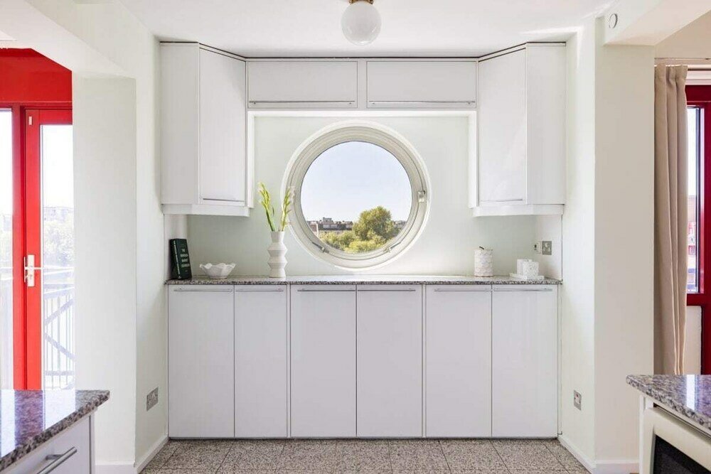 Фото The Shadwell Secret - Contemporary 4bdr House