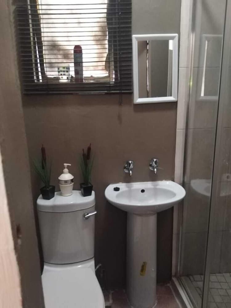 Фото Self Catering Studio Cottage