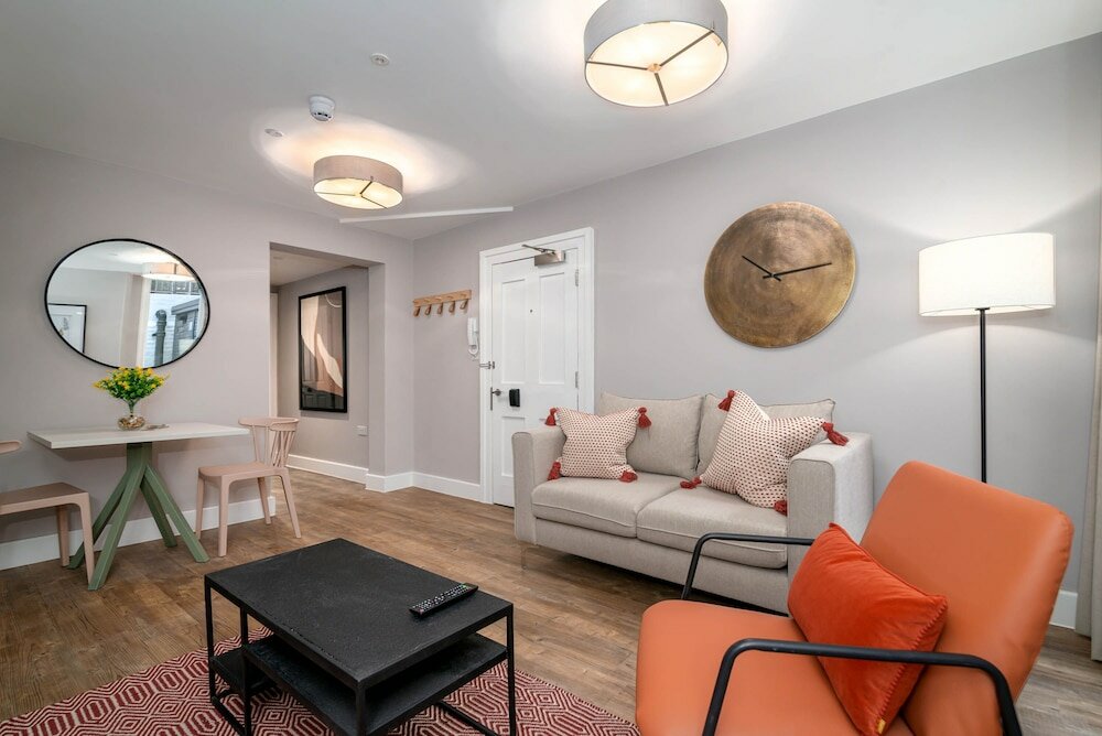 Фото 37 Doughty Street