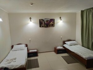 Искра (selo Kuybyshevo, Teatralnaya ulitsa, 20), hotel
