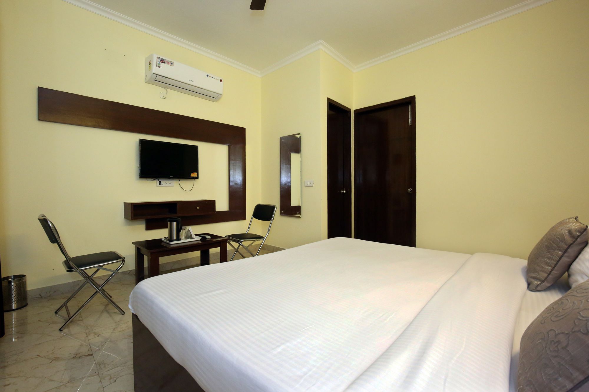 Фото Oyo 7724 Hotel Kohinoor City