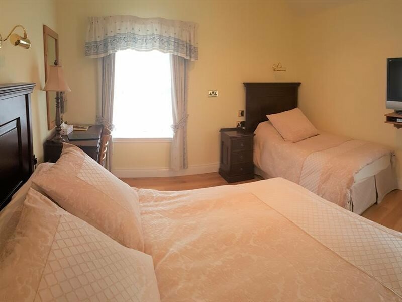 Фото Oyo Avenue House