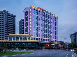 отель Hampton by Hilton Zhangjiajie Tianmen Mountain