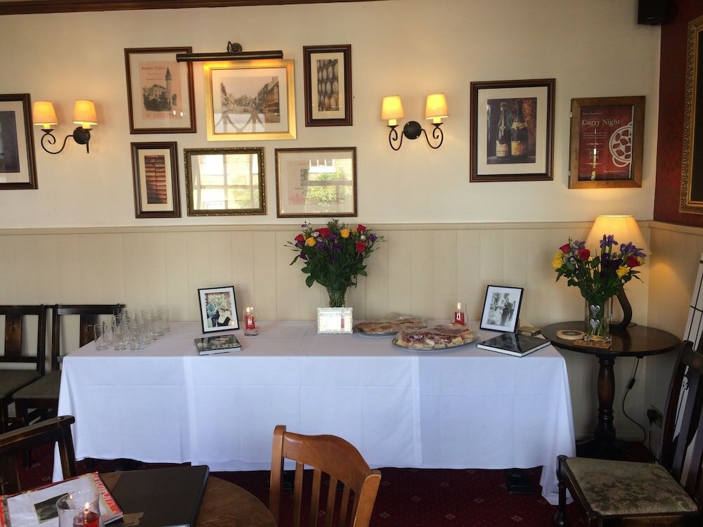 Фото The Wheatsheaf Inn