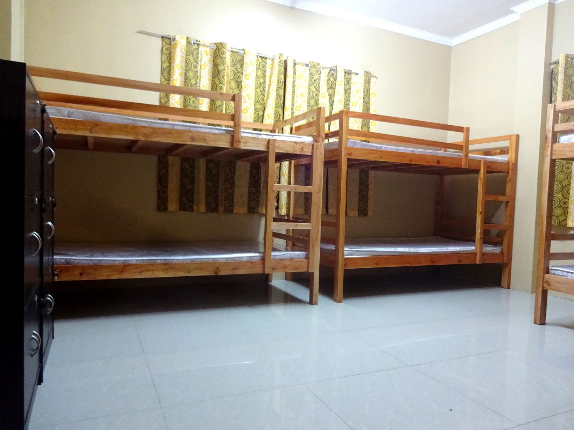 Фото The Yellow House