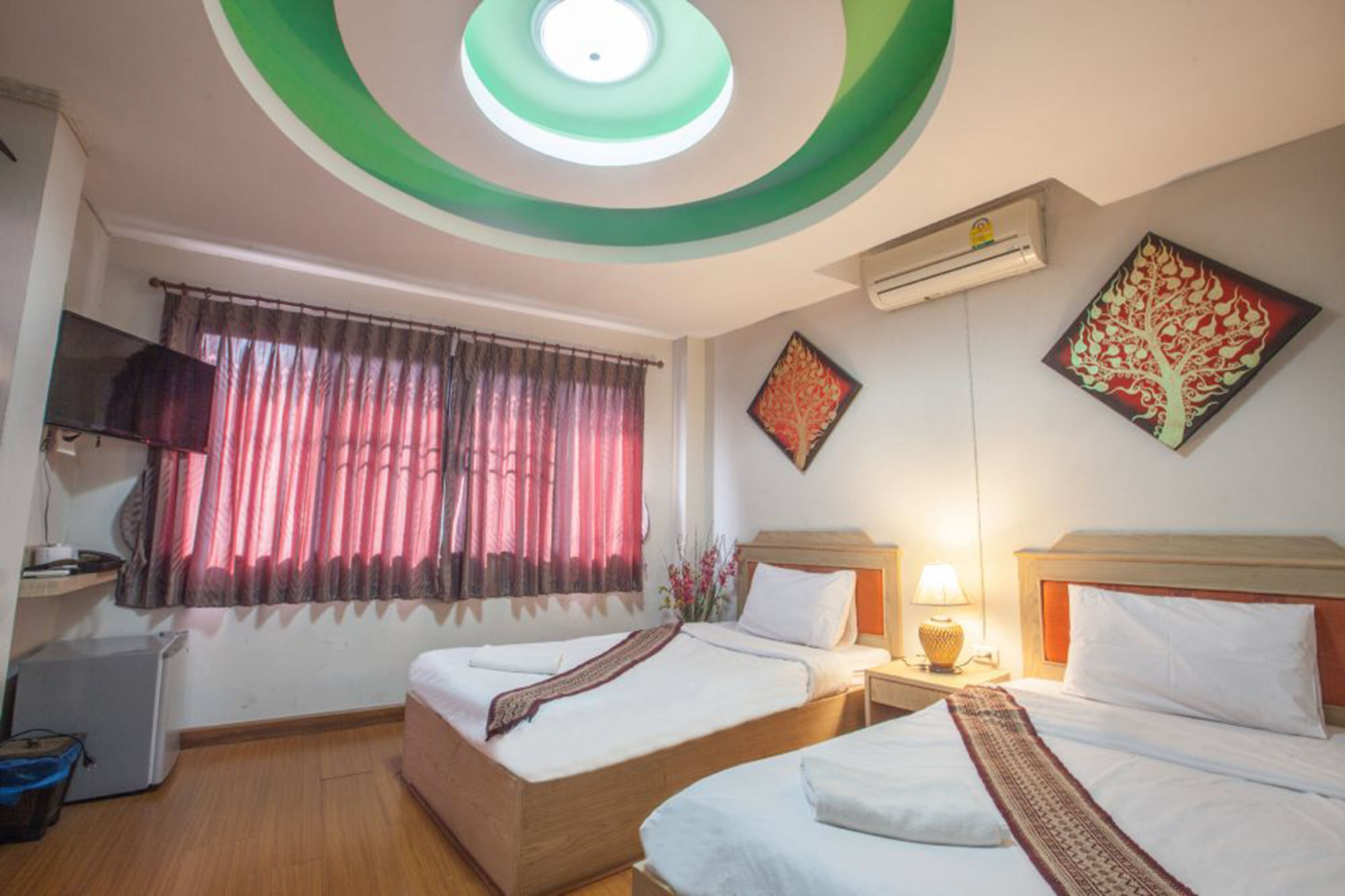 Фото Home Place Hotel