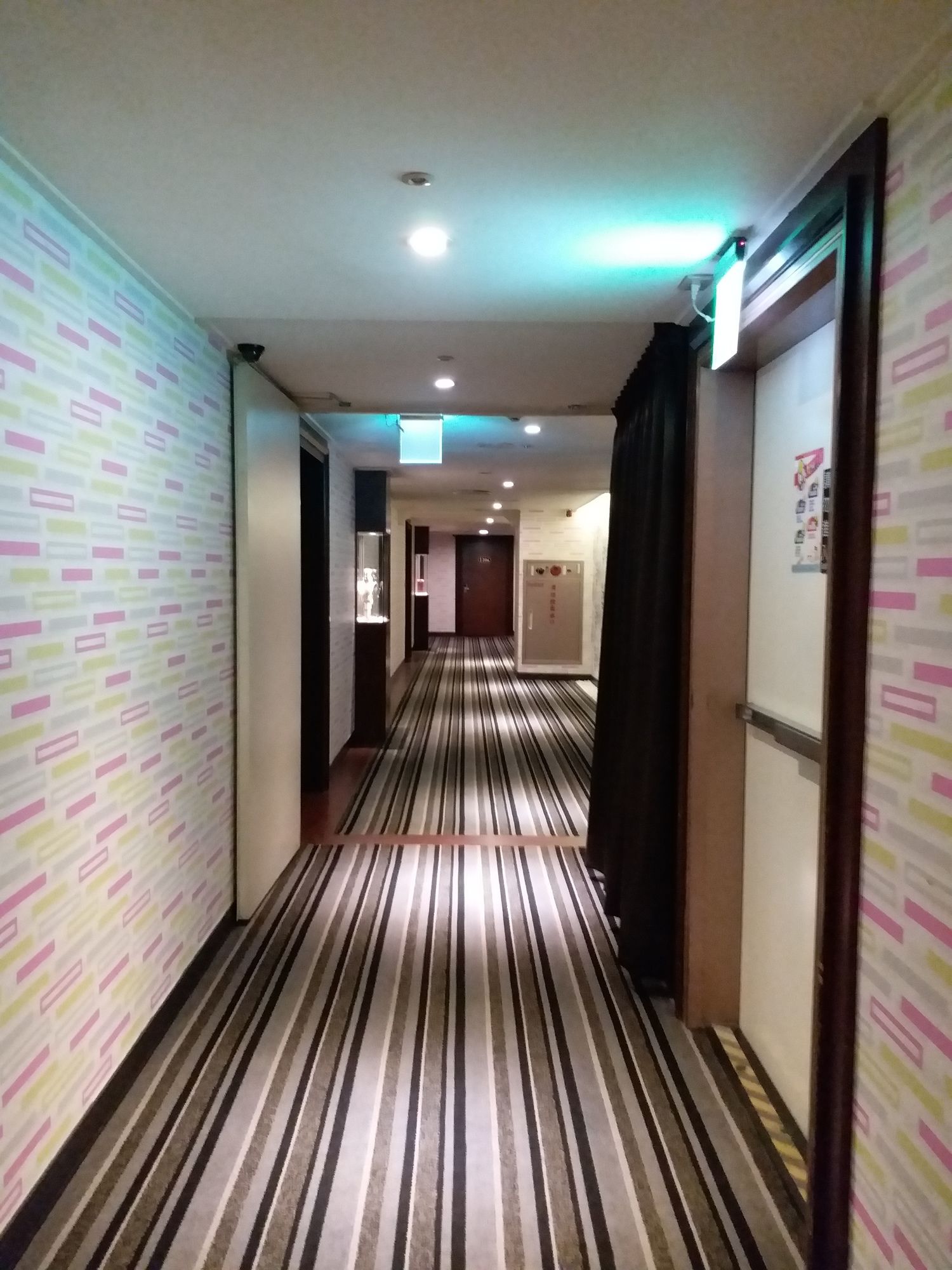 Фото Hon Dow Hotel