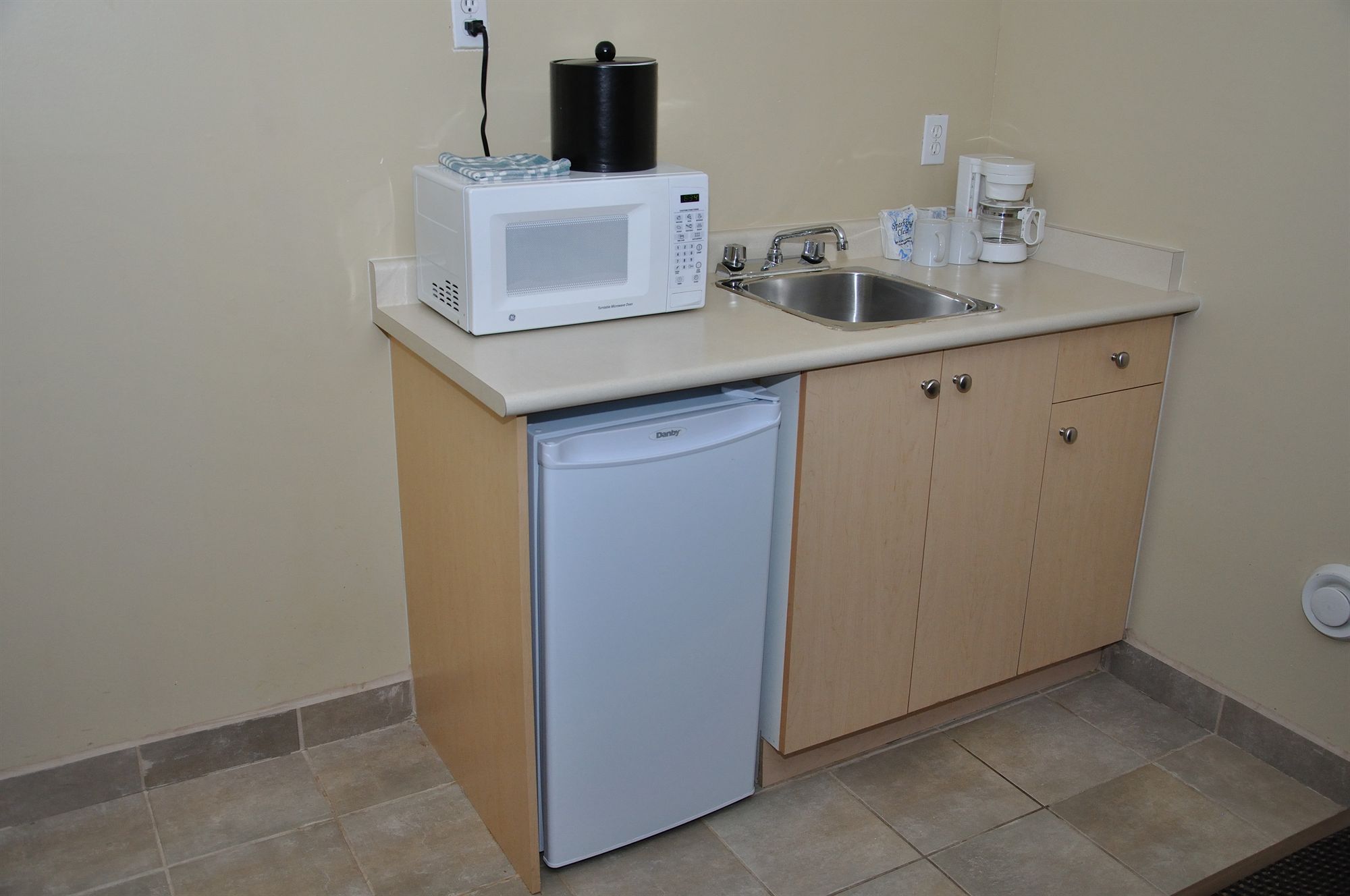 Фото Canadian Inn