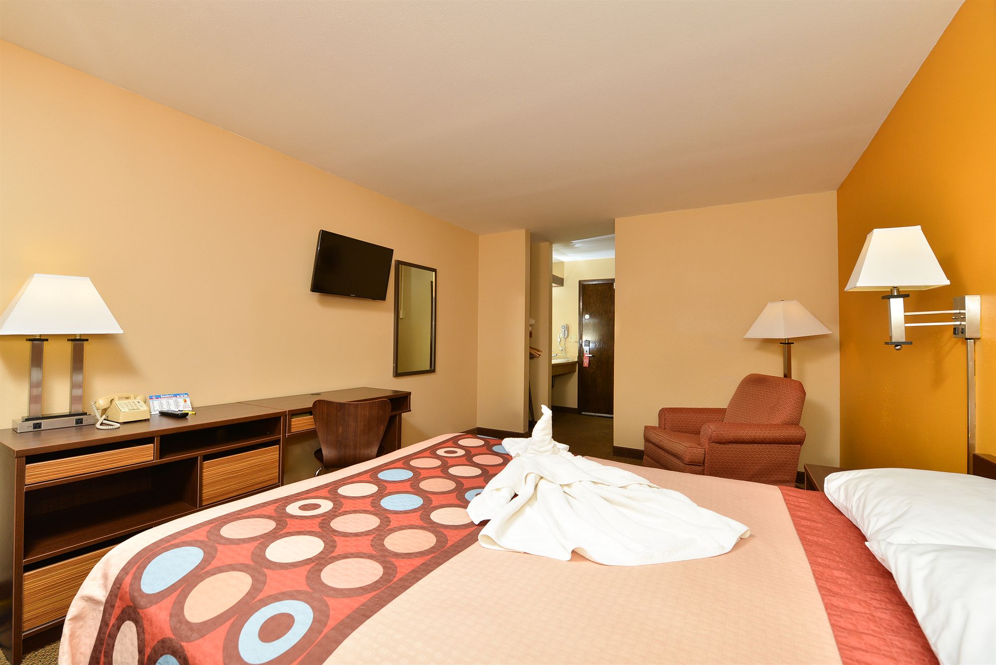 Фото Super 8 by Wyndham Rochester Mayo Clinic Area