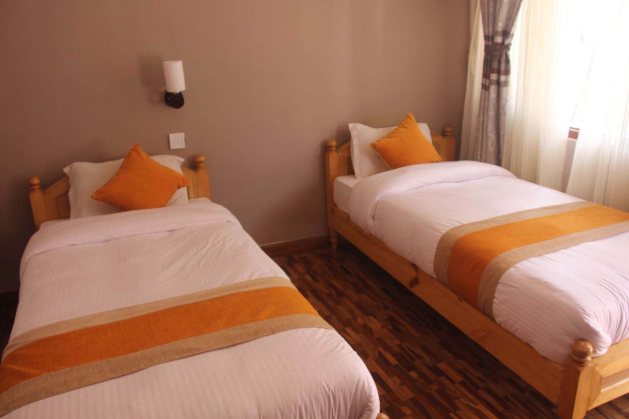 Фото Hotel Khangsar