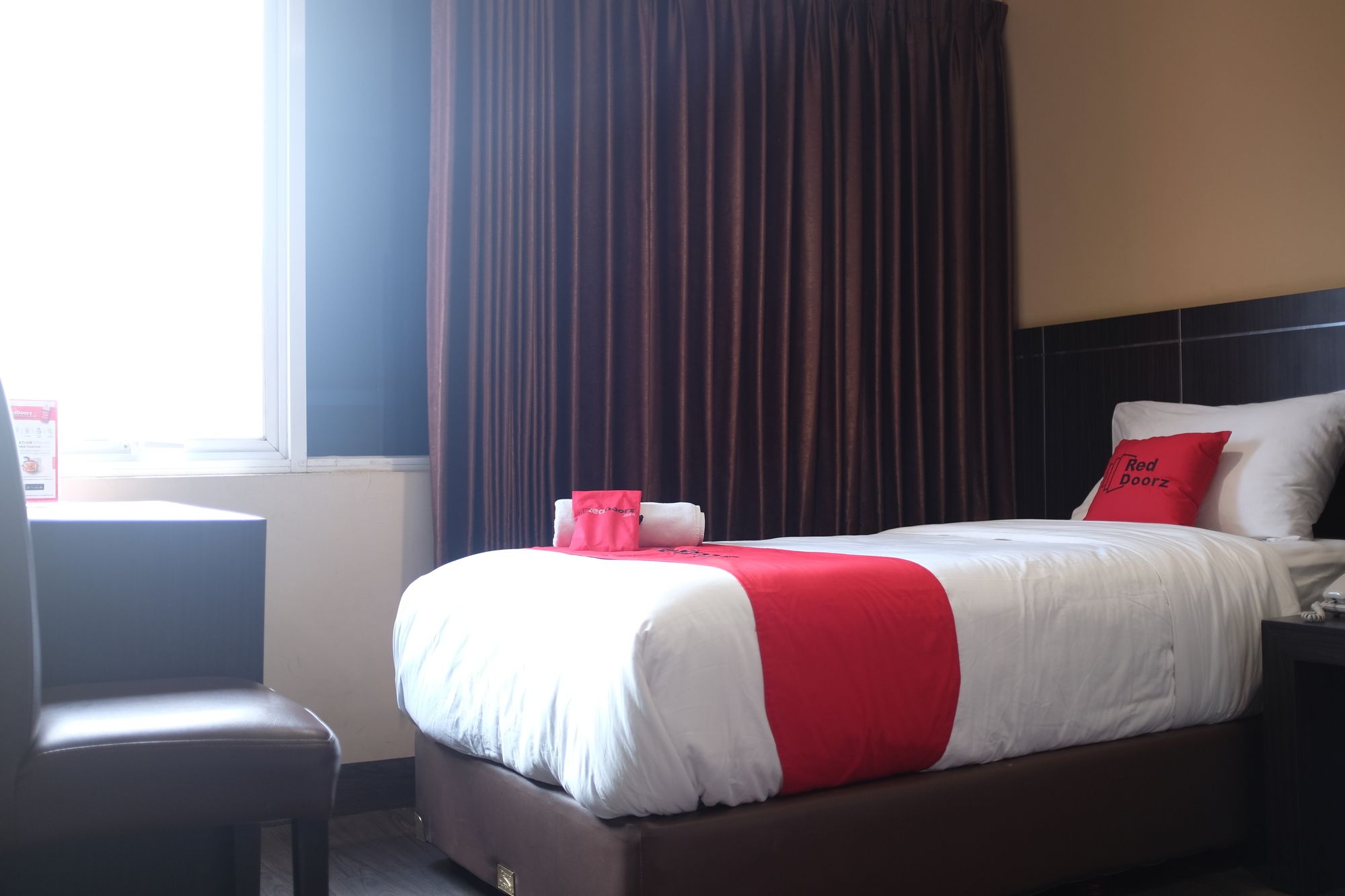 Фото RedDoorz Plus @ Thamrin