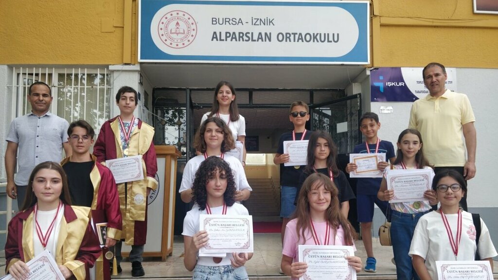 School Alparslan Ortaokulu, Iznik, photo