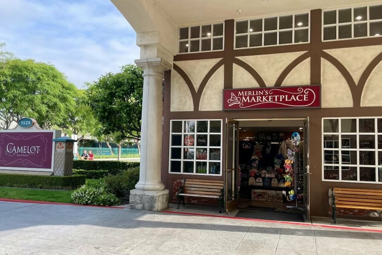 Фото Anaheim Camelot Inn & Suites