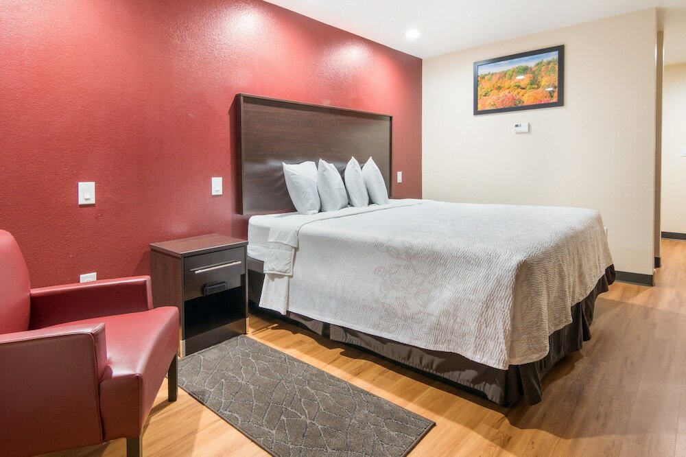 Фото Red Roof Inn Plus+ Fort Worth - Burleson