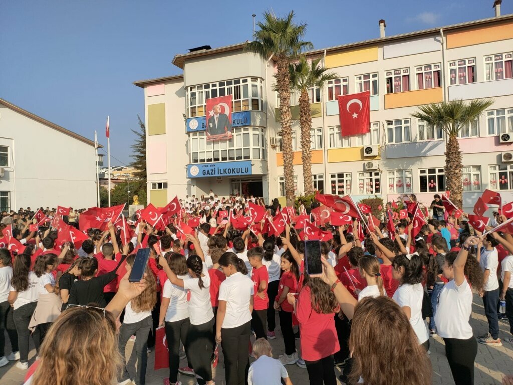 School Gazi Middle School, Didim, photo