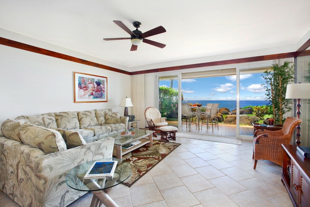 Фото Whalers Cove Oceanfront Resort