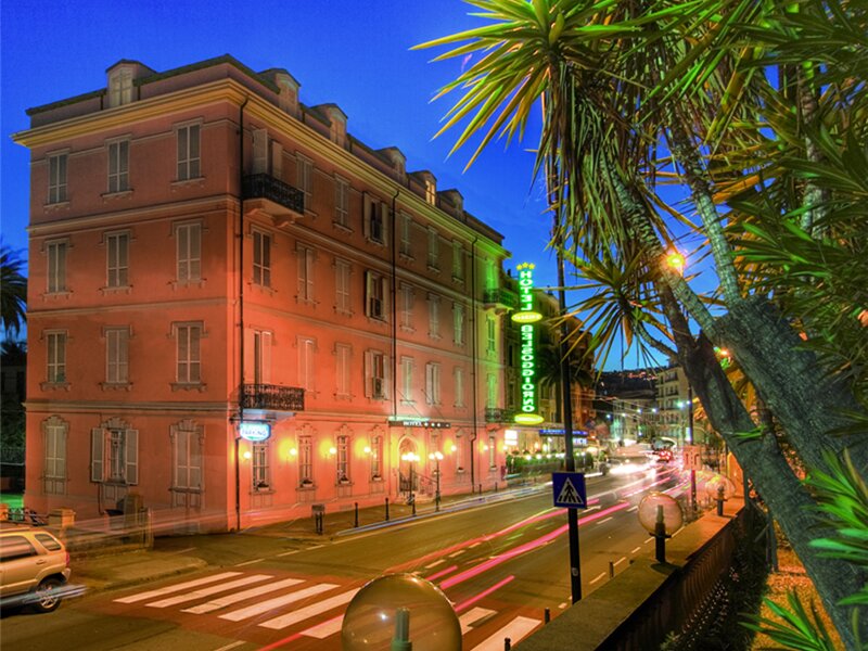 Фото отеля 1