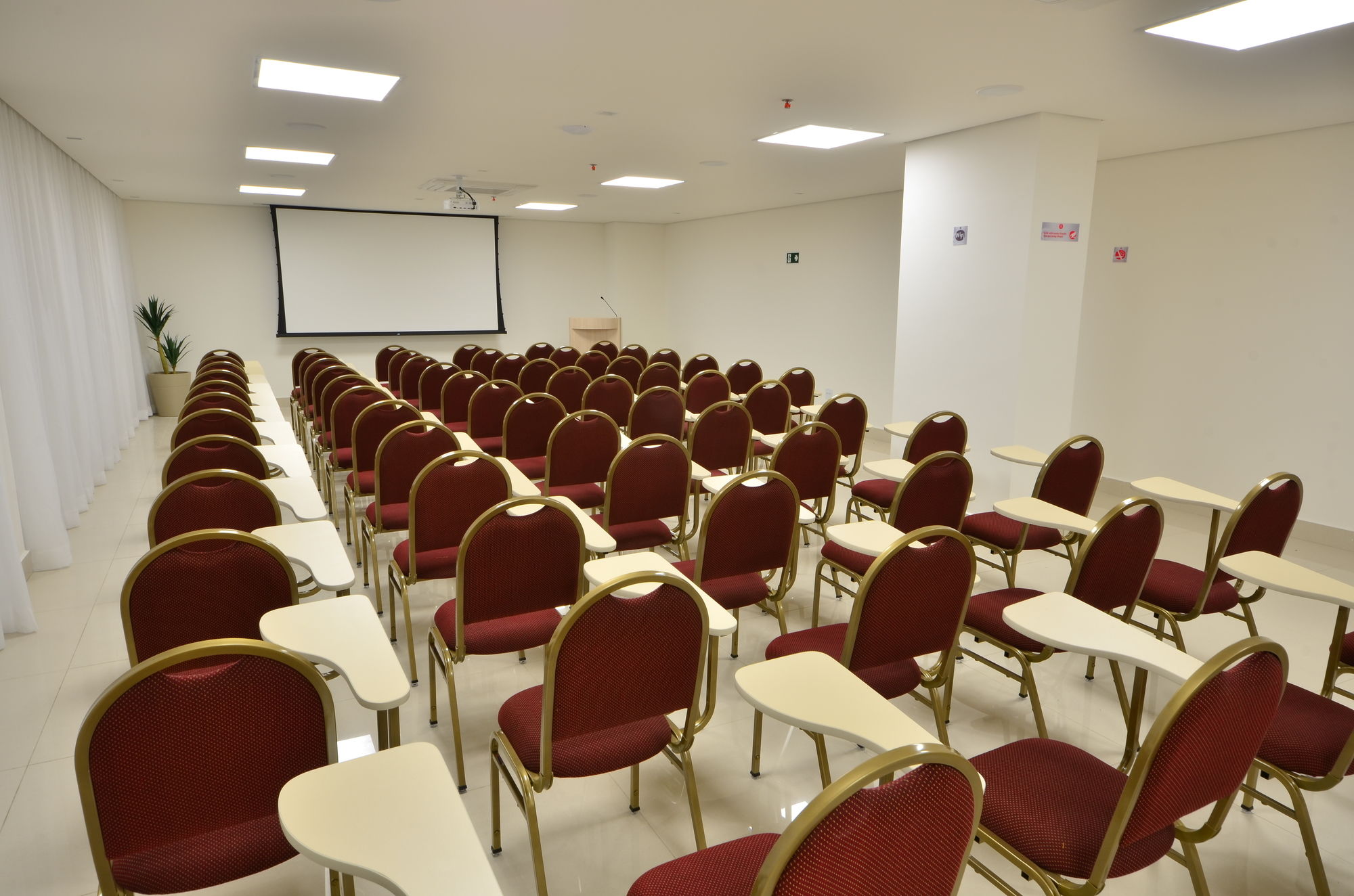 Фото IT Itabira Hotel