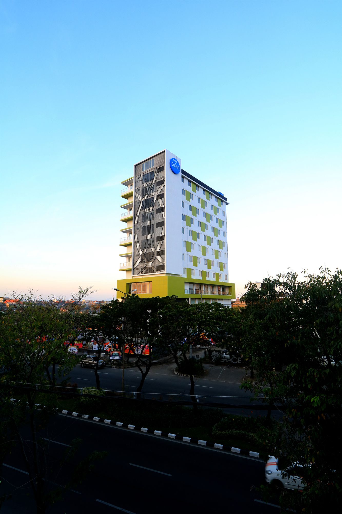 Фото Hotel Dafam Pacific Caesar Surabaya