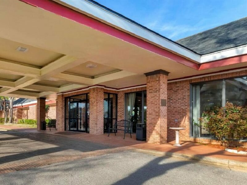 Фото Magnuson Grand Hotel & Conference Center Tyler