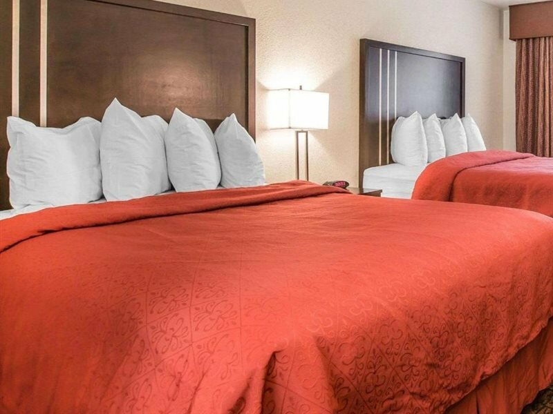 Фото Quality Inn & Suites Woodland - Sacramento Airport