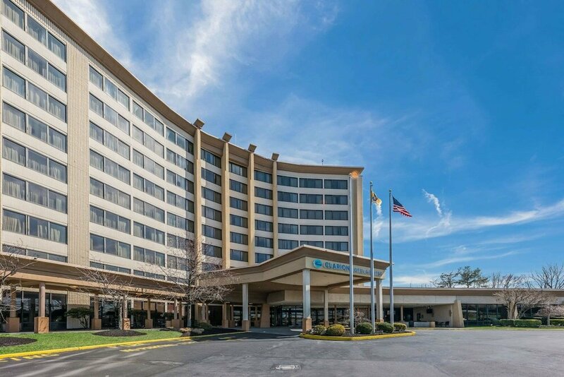 Гостиница Clarion Hotel & Suites