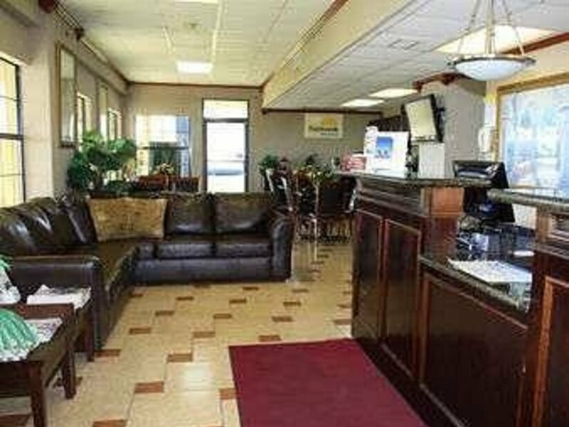 Фото Days Inn by Wyndham Lake Charles