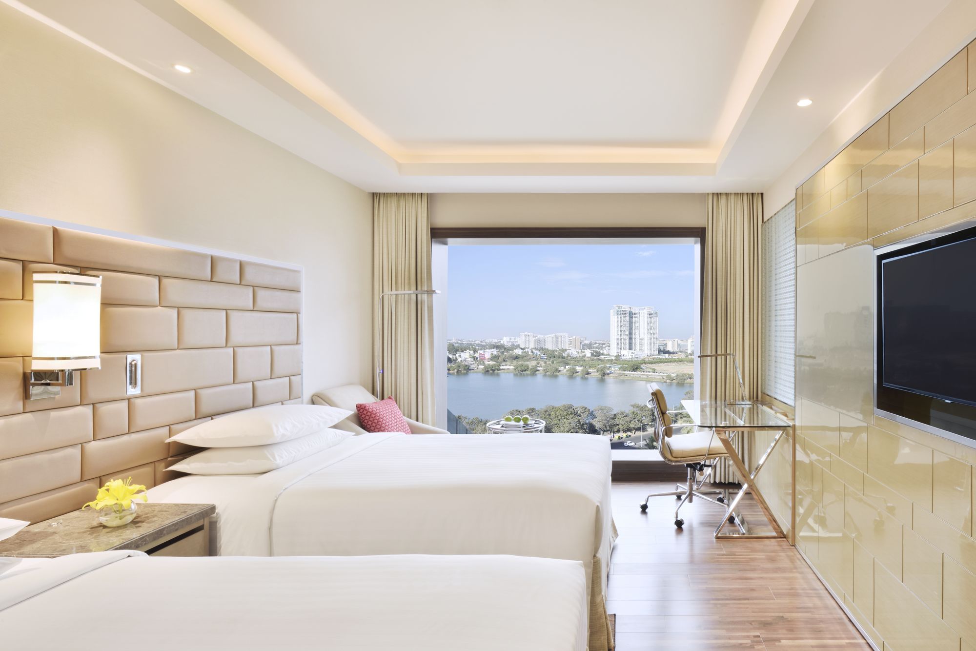 Фото Courtyard by Marriott Bengaluru Hebbal