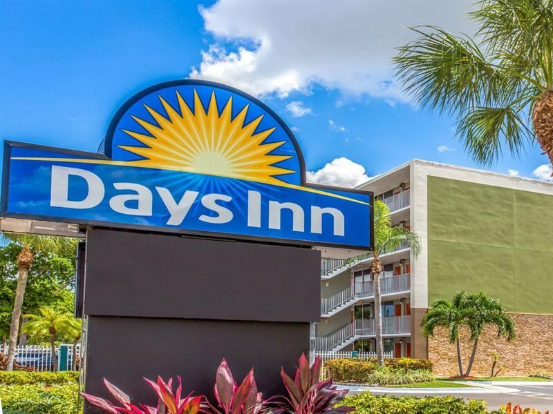 Фото Days Inn by Wyndham Fort Lauderdale Airport Cruise Port