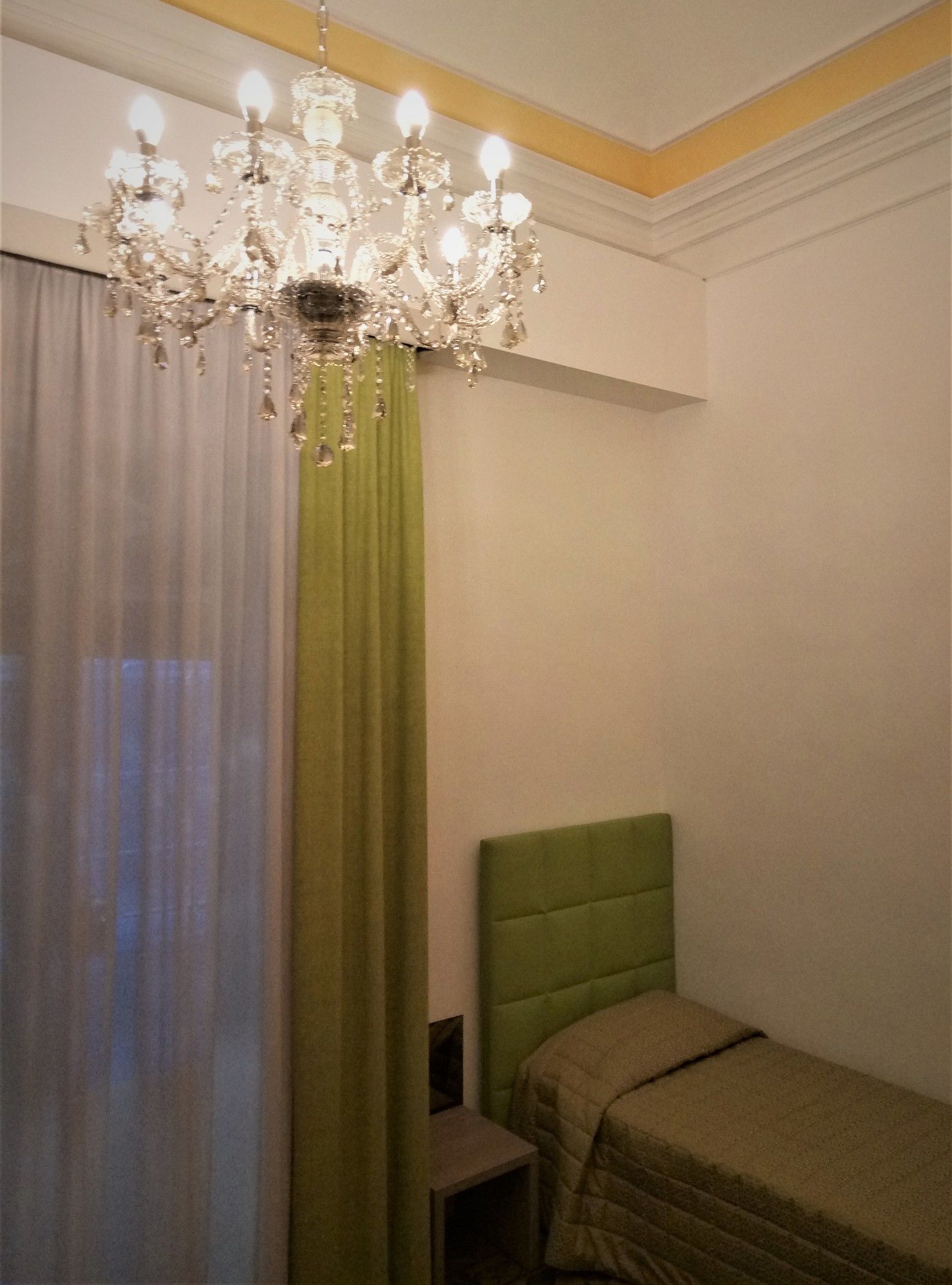 Фото Moonlight Hotel & Suites