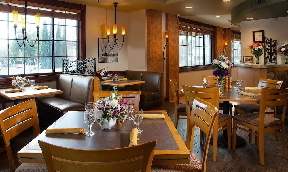 Фото Safari Inn, a Coast Hotel