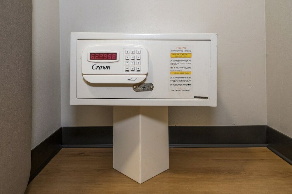 Фото Red Roof Inn & Suites Stafford