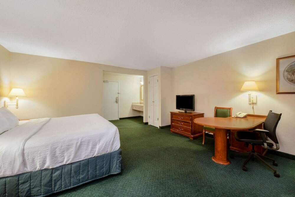 Фото La Quinta Inn by Wyndham Cleveland Independence