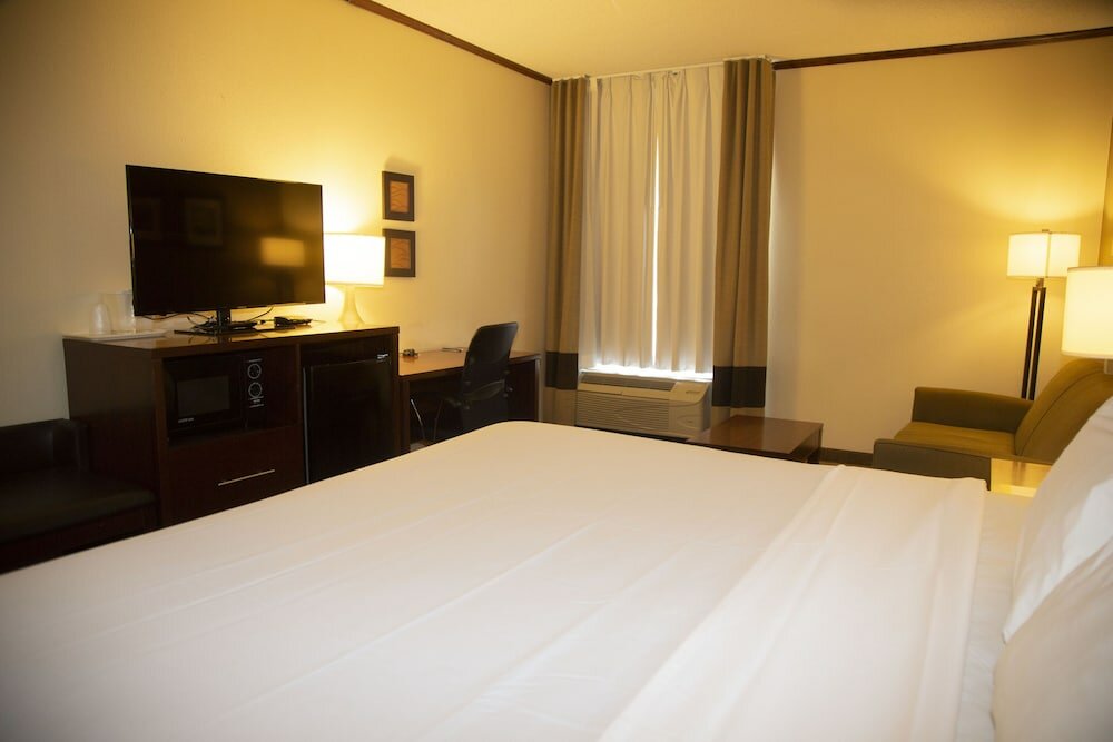 Фото Ardmore Inn & Suites