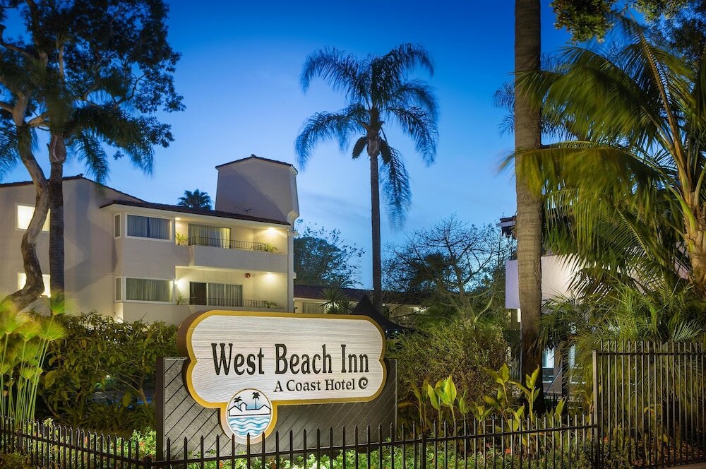 Фото West Beach Inn, a Coast Hotel