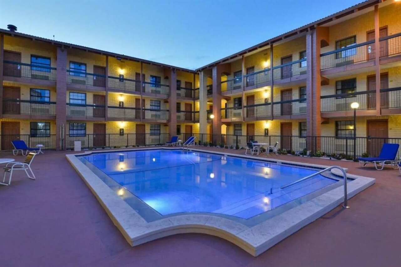 Фото Rodeway Inn Near Ybor City - Casino