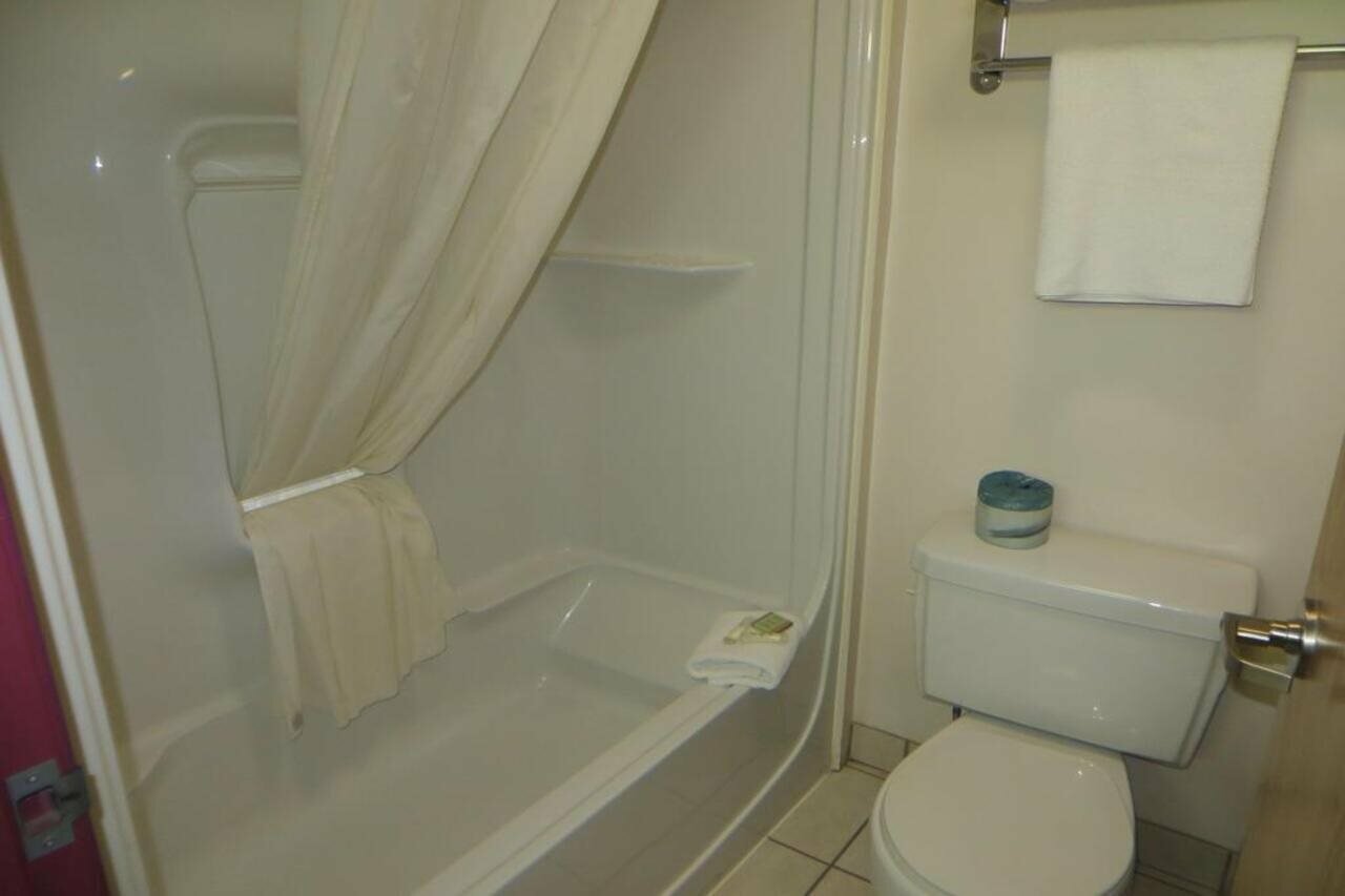 Фото Super 8 Edmonton/west