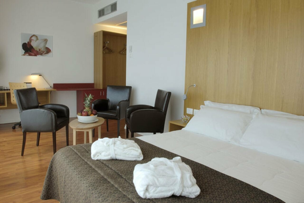 Фото Hotel Executive