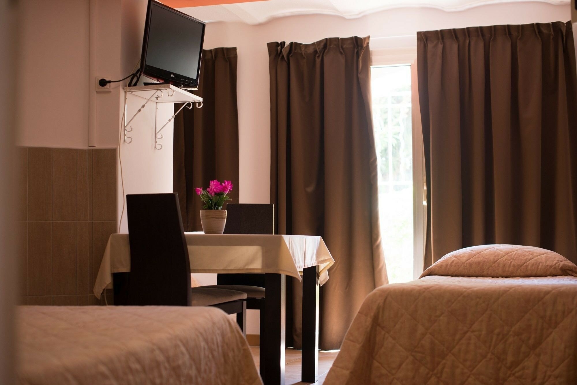 Фото Reine D'Azur Hotel
