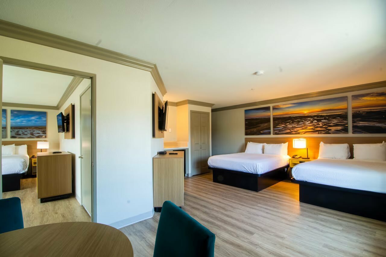 Фото Days Inn by Wyndham Carlsbad