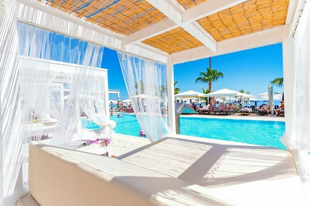 Фото Silver Sands Beach Hotel