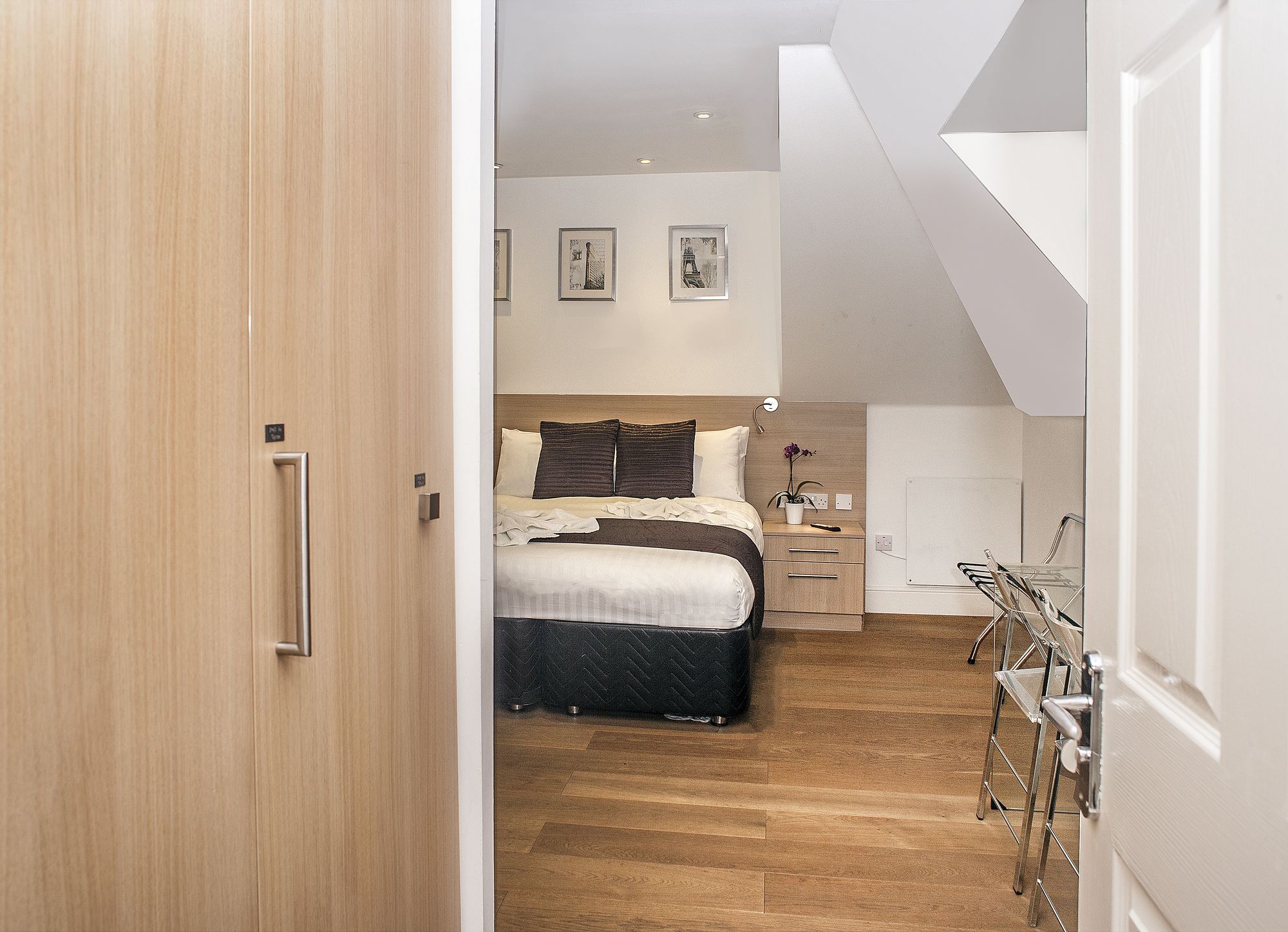 Фото Mstay 88 Studios Kensington