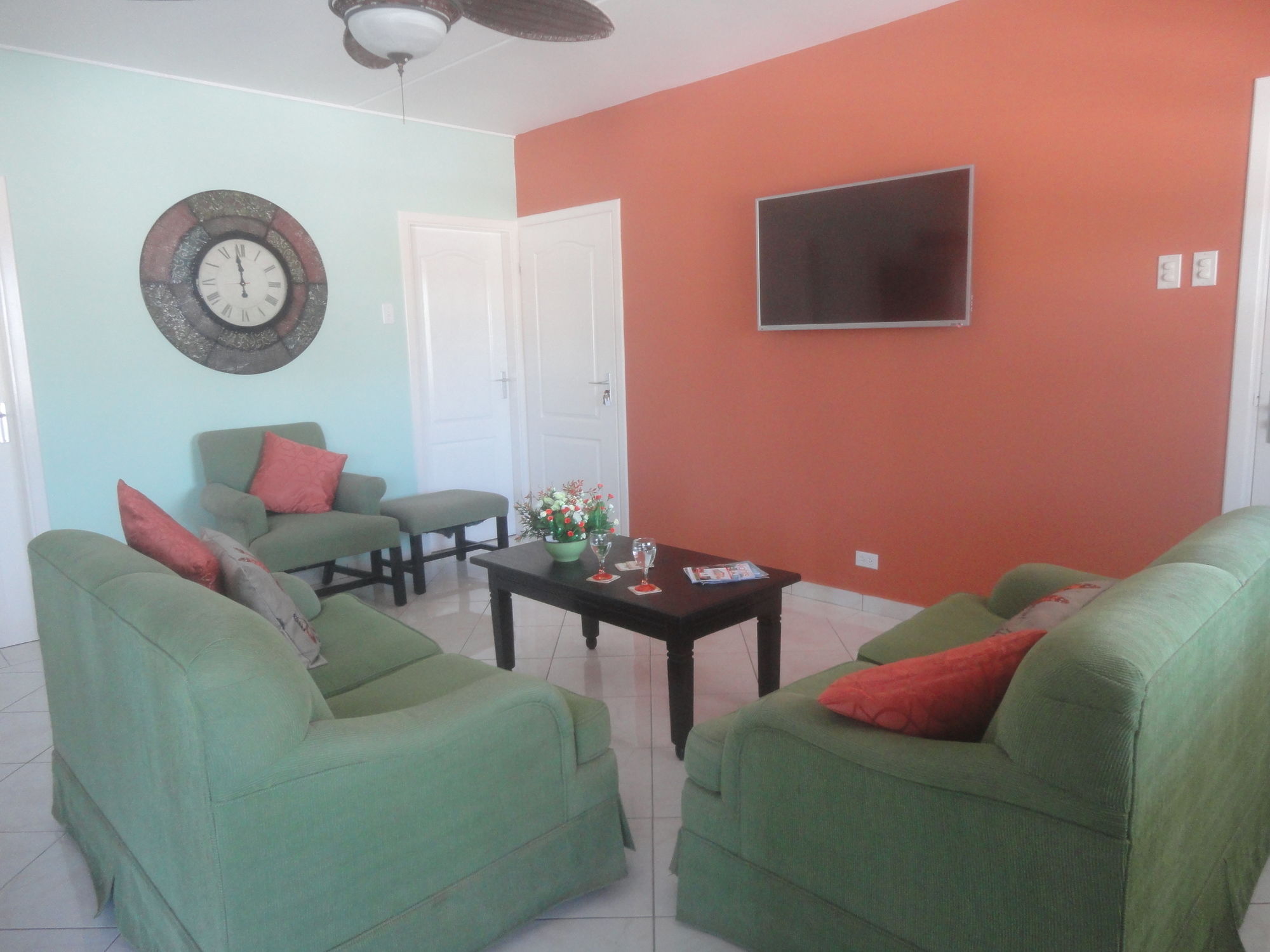 Фото Landslake Apartments