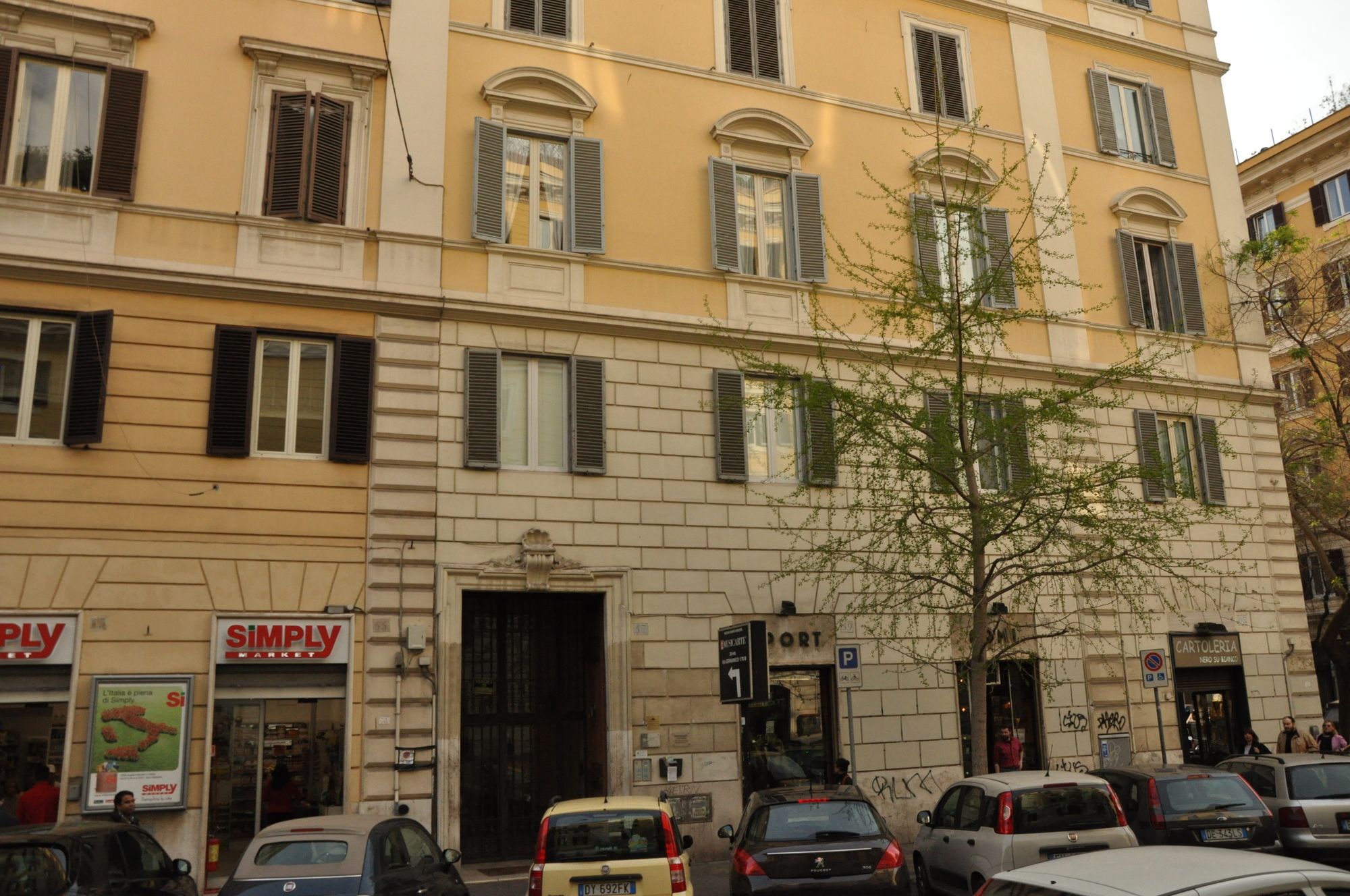 Фото отеля 1